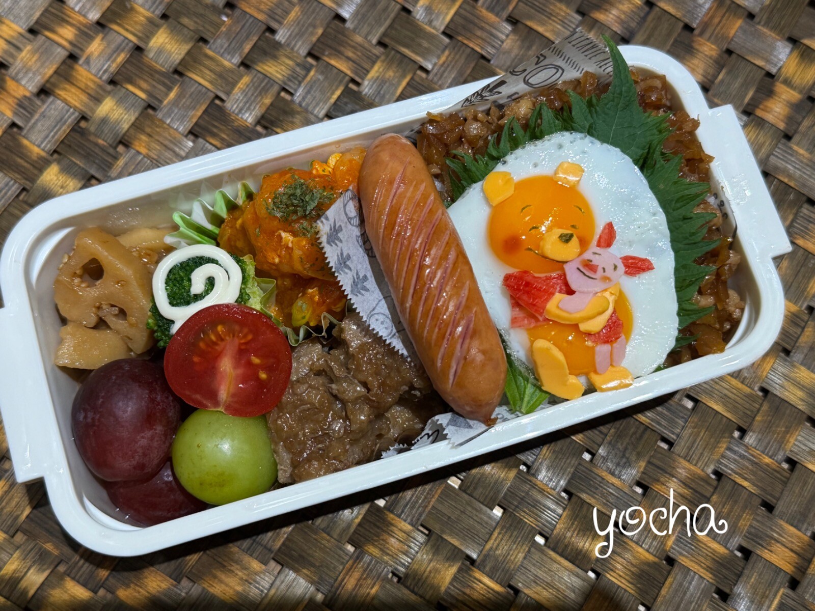 プーさん目玉焼き乗せ筍そぼろご飯