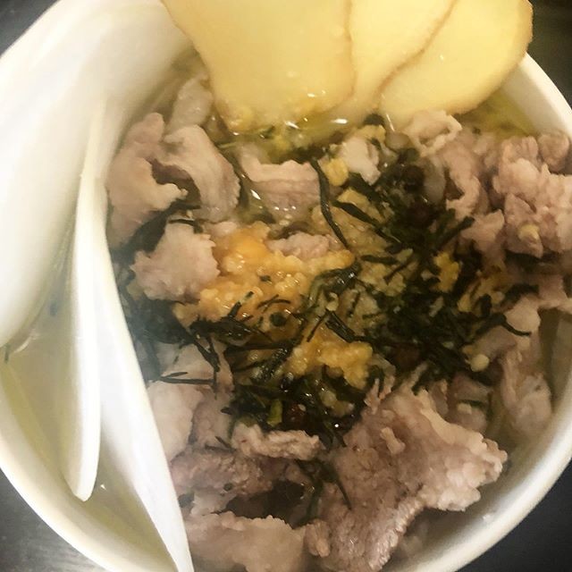 見えてないけどちと拝借野菜スライス入り味噌豚時短うどんランチ。