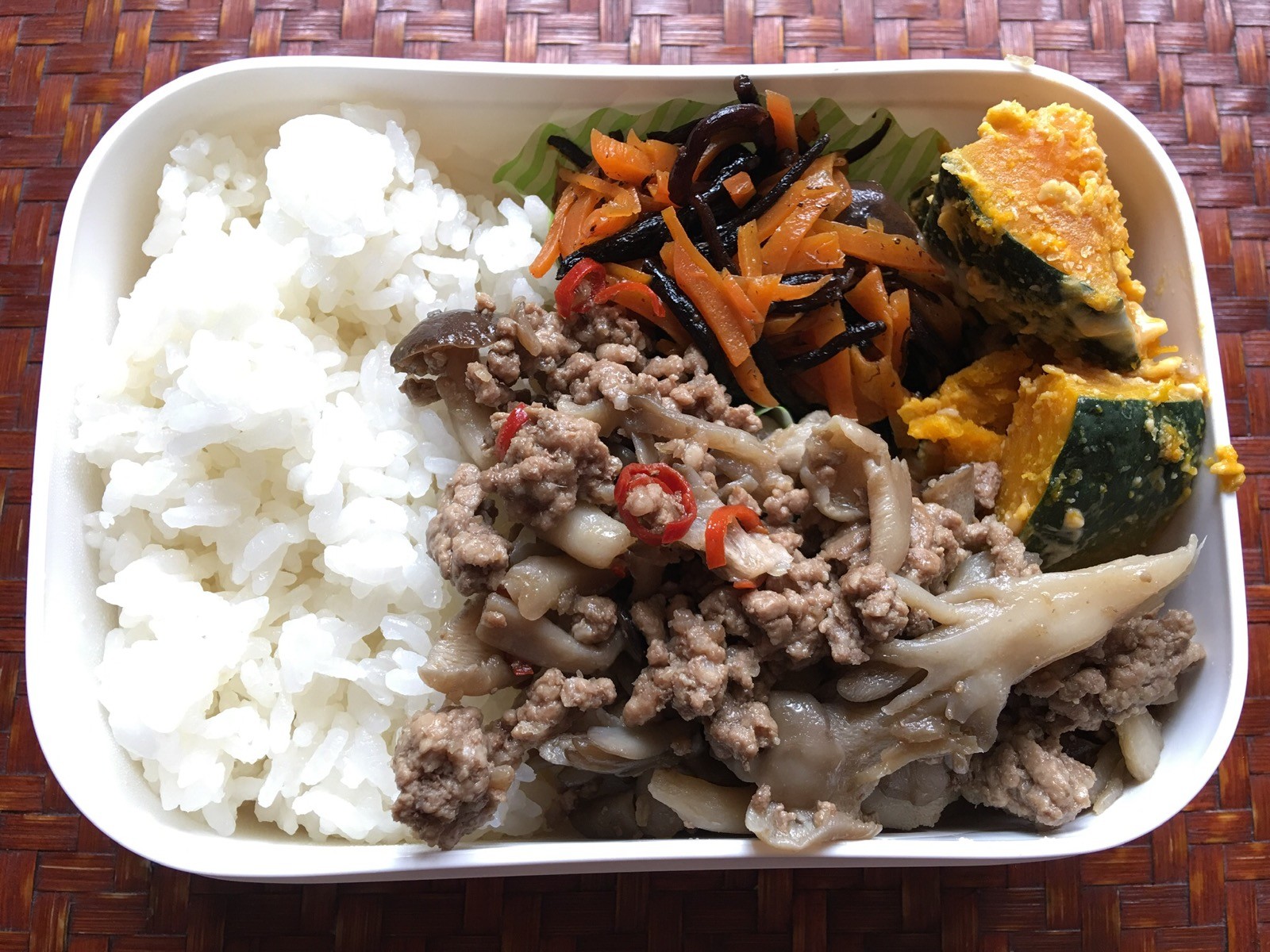 キノコのそぼろ炒め弁当