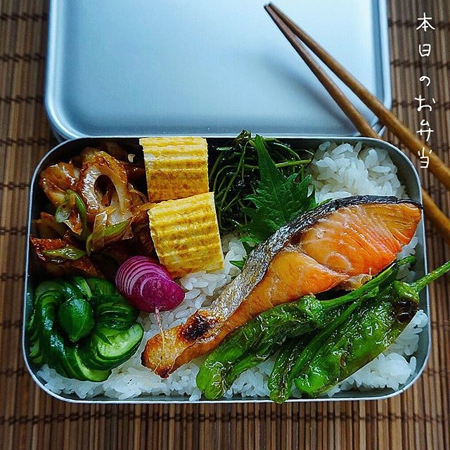 焼き鮭と常備菜つめつめ弁当🍅