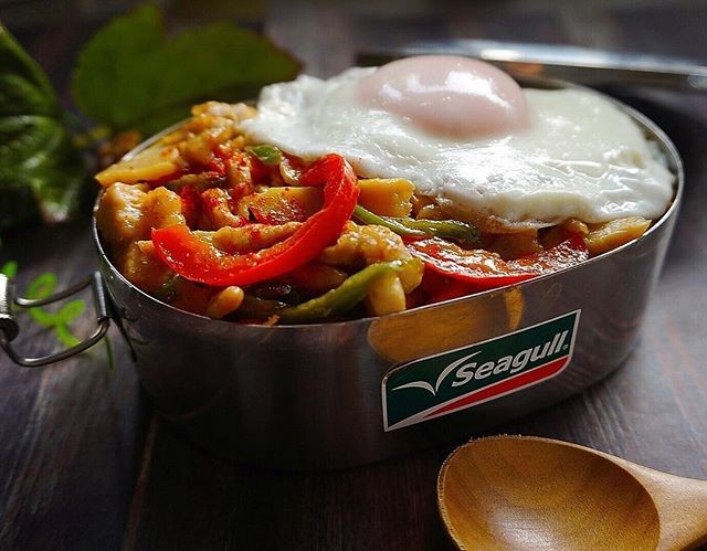 青椒肉絲のっけ弁