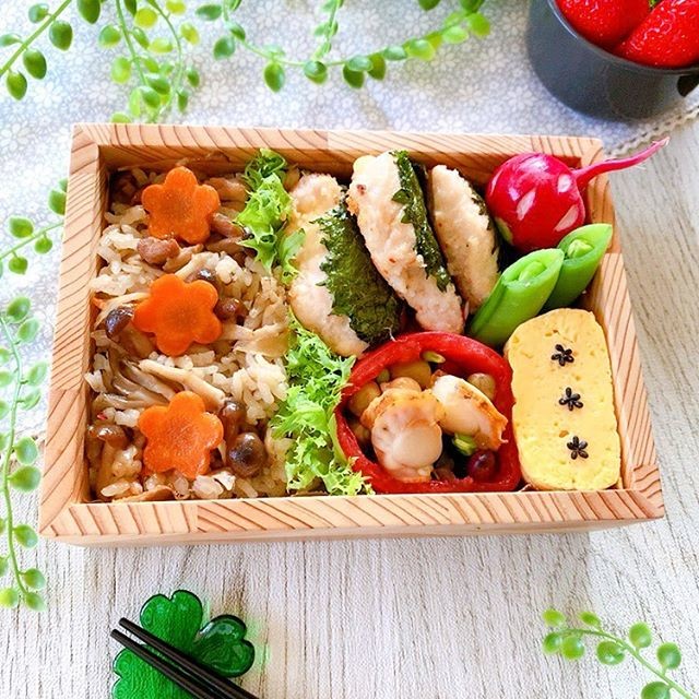 炊き込みご飯弁当🍄🥢