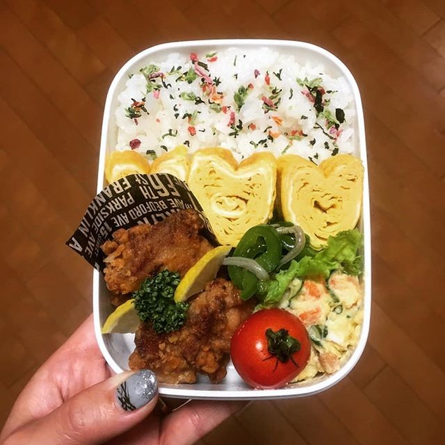 唐揚げとハートの卵焼き弁当