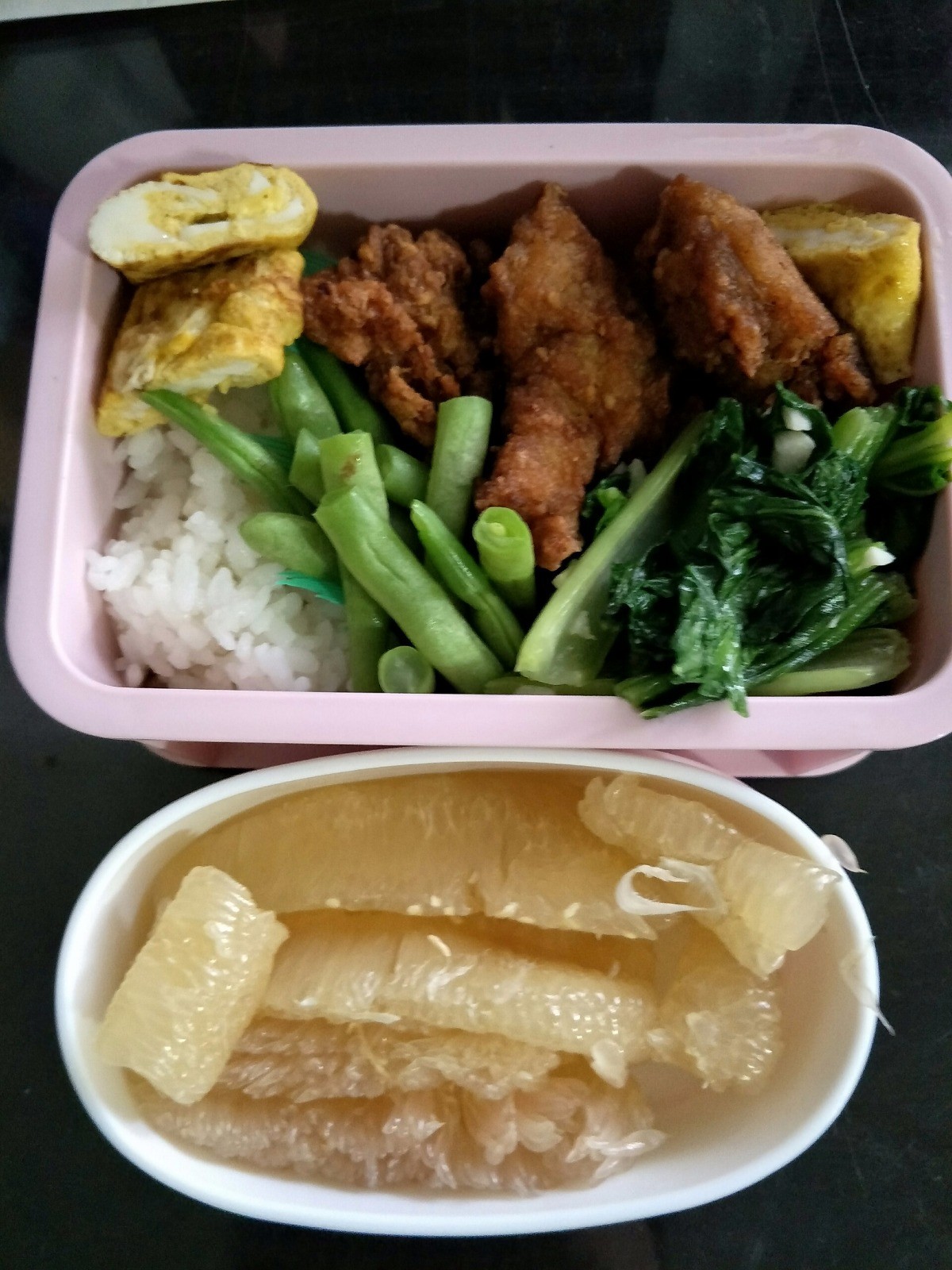 玉子燒，唐揚鶏，小松菜