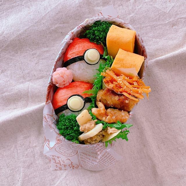 モンスターボールのおにぎり弁当