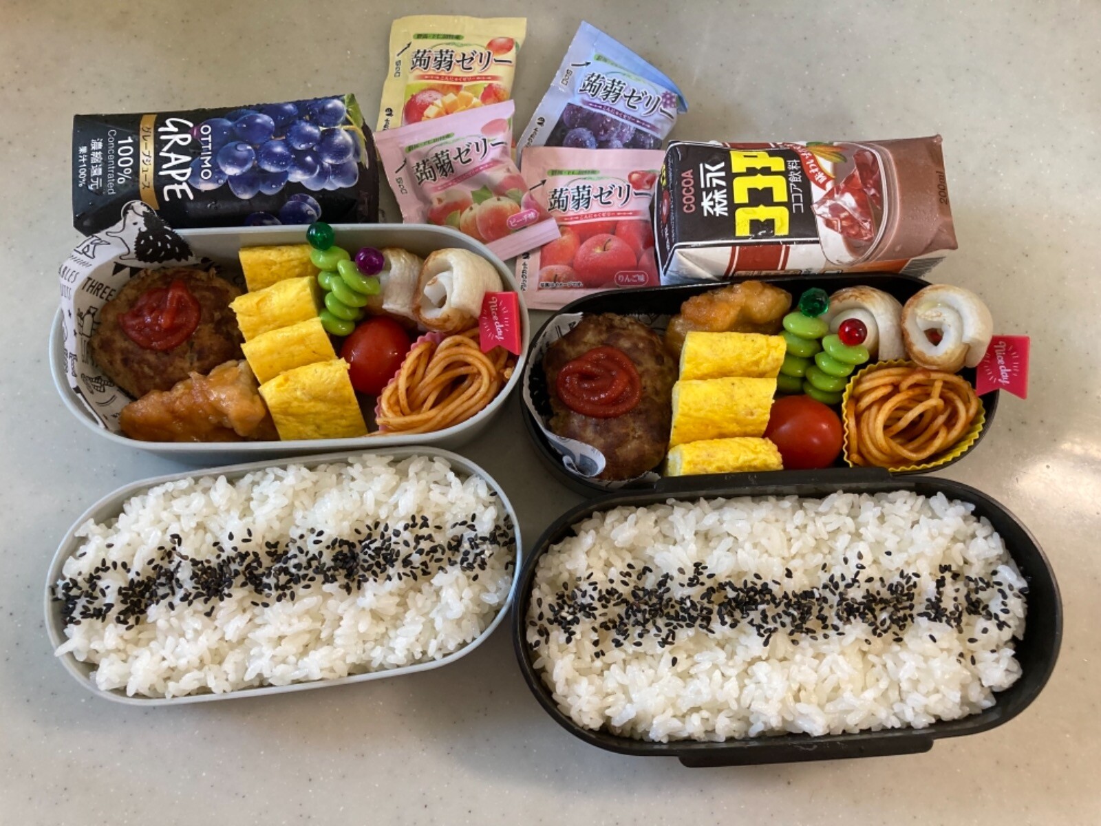 ハンバーグと唐揚げ弁当