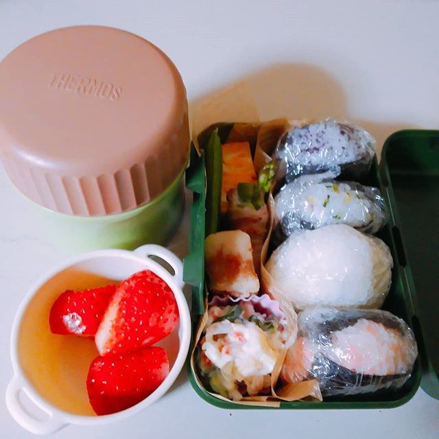おにぎり弁当