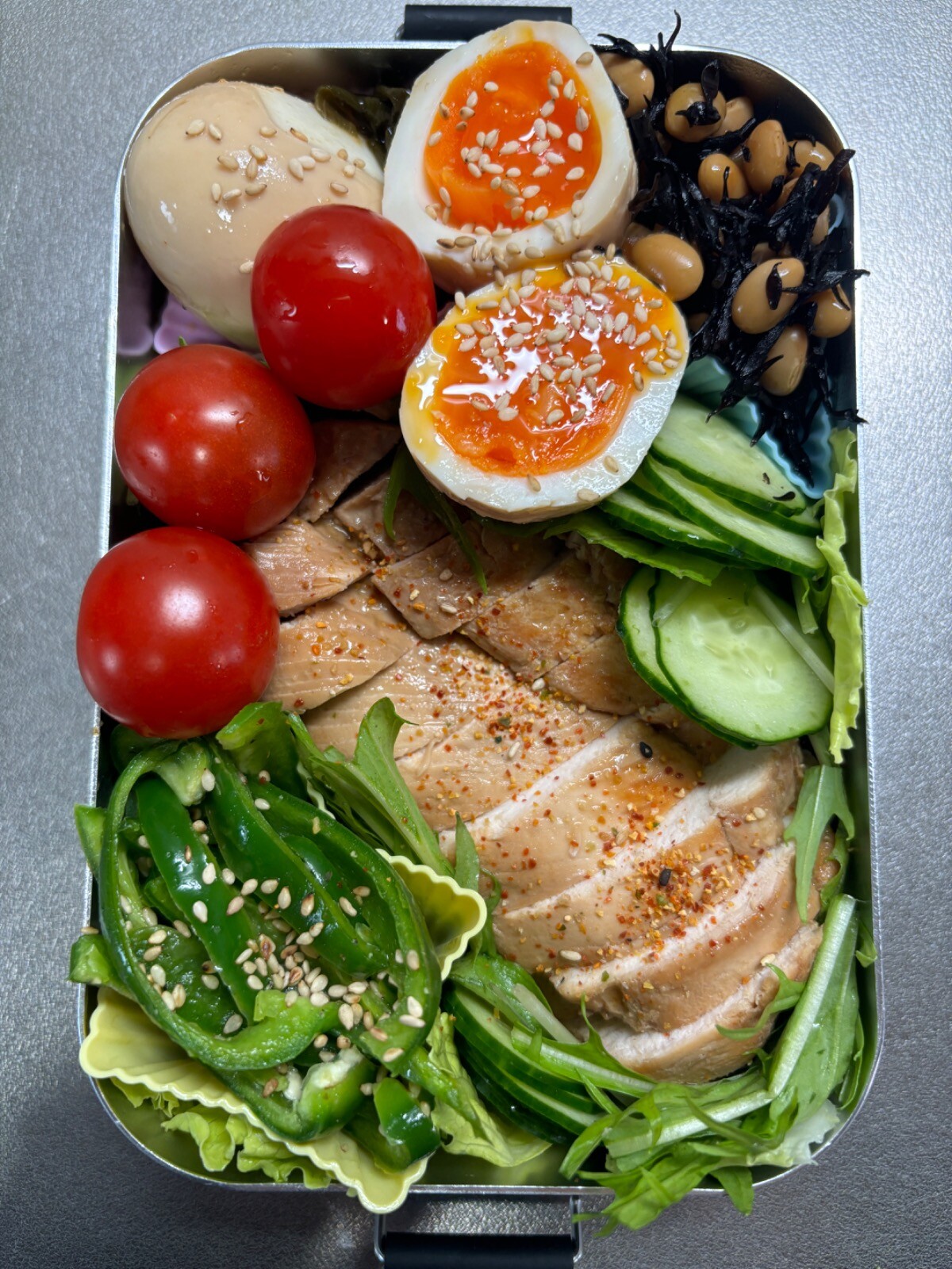 鶏むねチャーシュー煮卵弁当