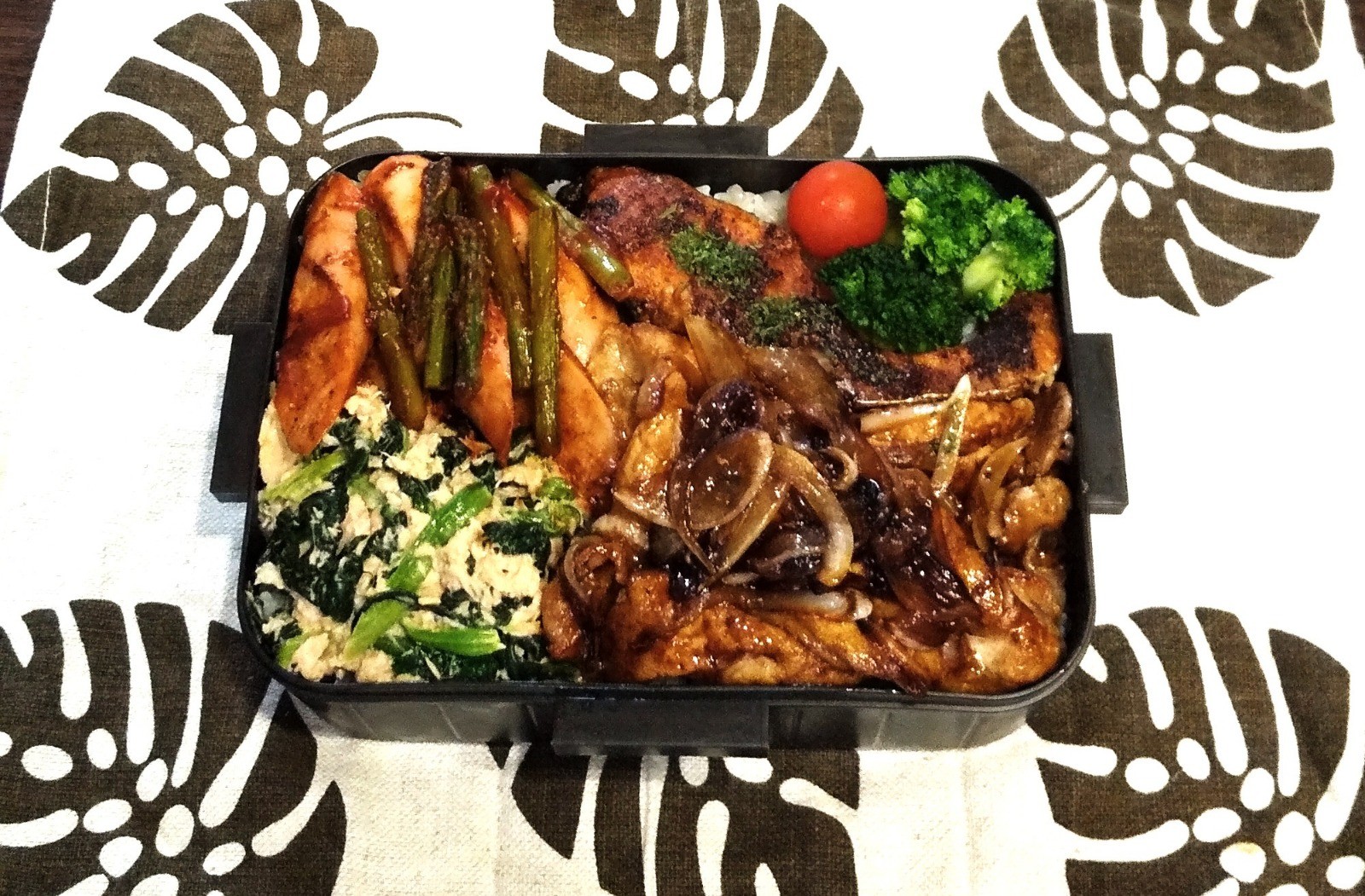 ガーリック鮭と豚肉の照焼き弁当