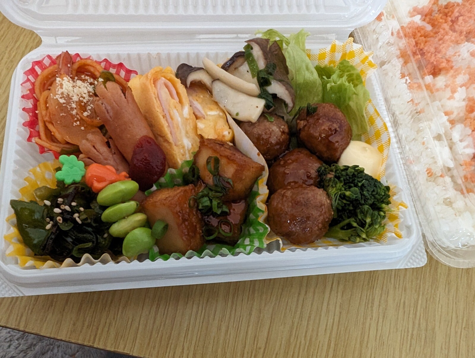 テリヤキ厚揚げと肉団子弁当