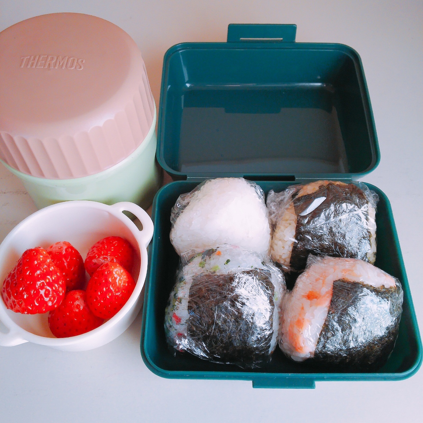 おにぎり弁当