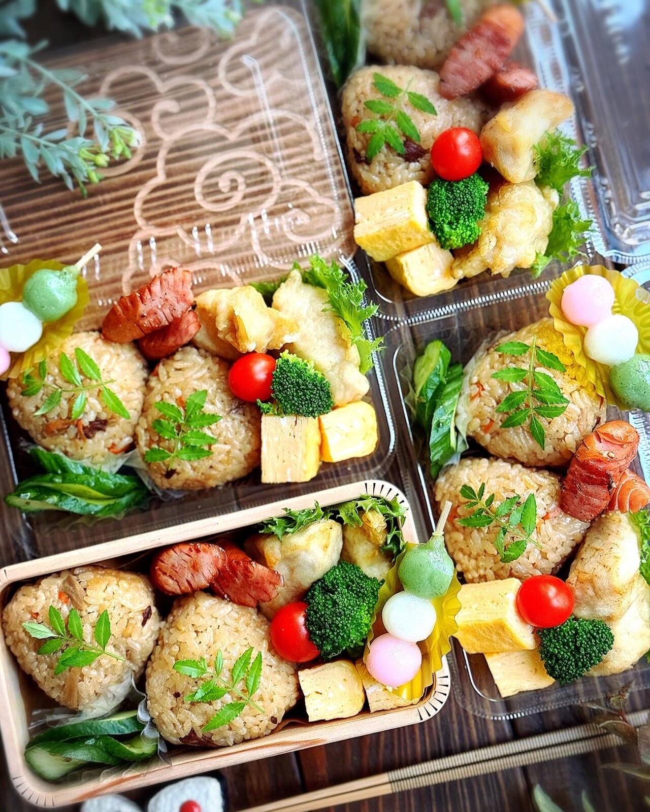 鶏ごぼう炊き込みご飯おにぎり弁当
